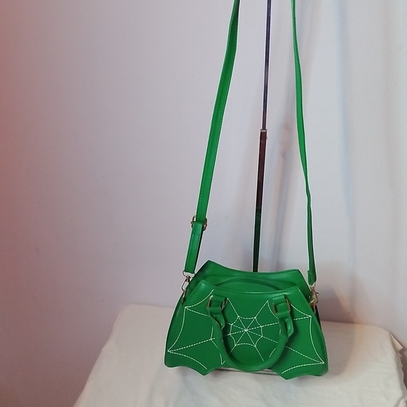 🎉Host Pick🎉 Green Spider Web Purse - Picture 4 of 6